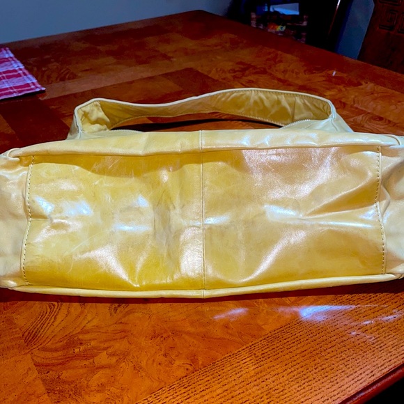 Kenneth Cole Reaction leather shoulder bag - Picture 6 of 8